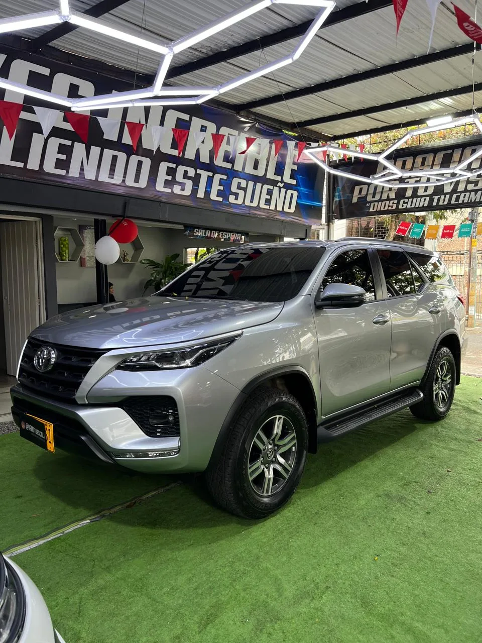 TOYOTA FORTUNER  SR
